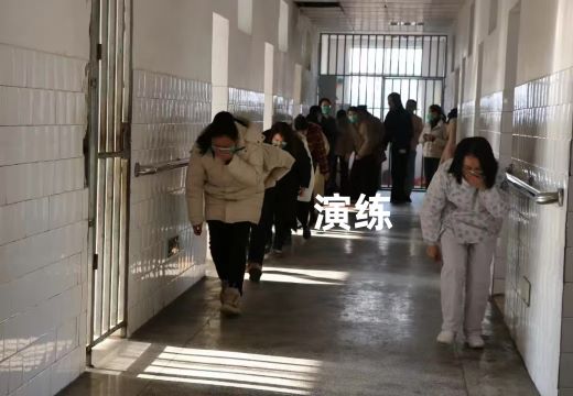 上高县中医院开展消防疏散逃生应急模拟演练