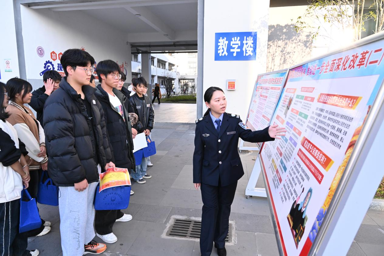 法治启航，宪识比拼——南城县职业中等专业学校12.4国家宪法日主题活动