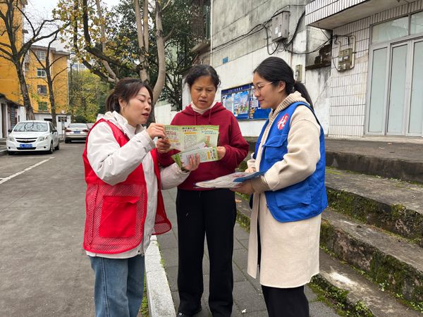 鹰潭市月湖区梅园街道梅园社区开展“移风易俗新风尚 文明祭祀树新风”宣传活动