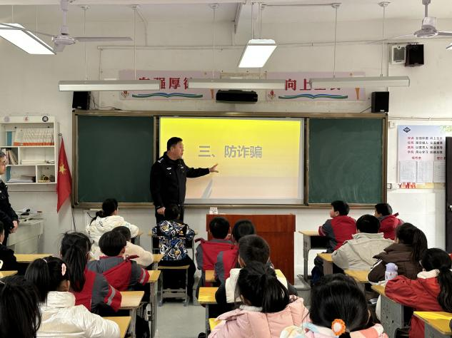 资溪县第一小学：法治教育润校园，守护平安促成长