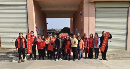 靖安县雷公尖乡：元旦走访贴春联 防诈反诈记心间