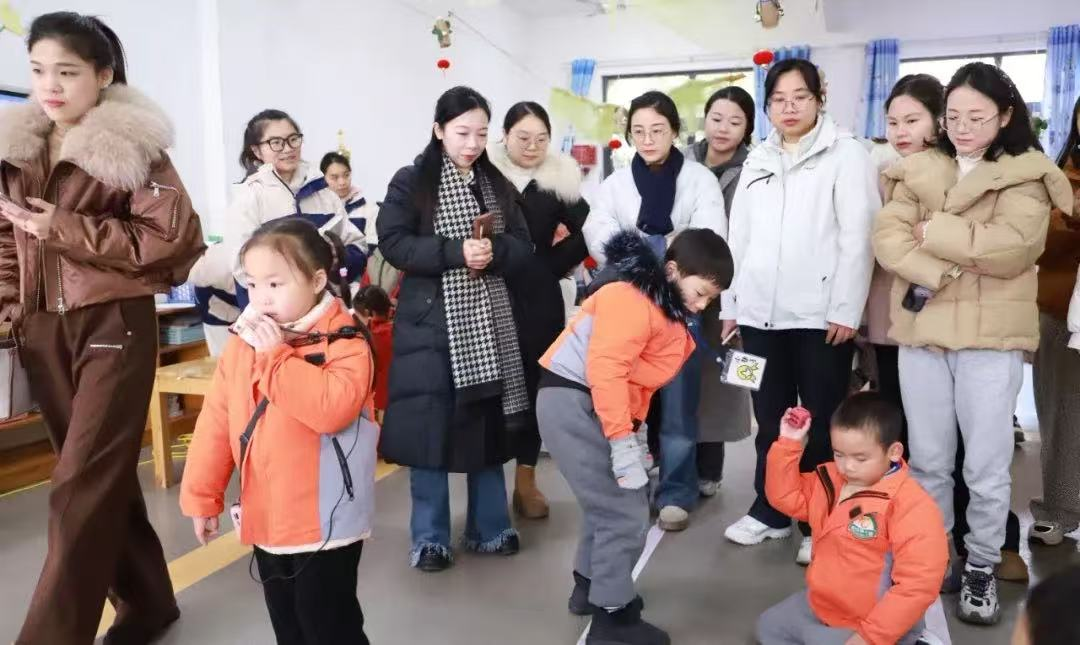 以爱之名，“童”心同行——南城县盱江幼儿园2024-2025学年家委会暨膳委会会议