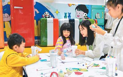 长天新闻丨江右时评：用更多“一米视角”增添城市温暖底色