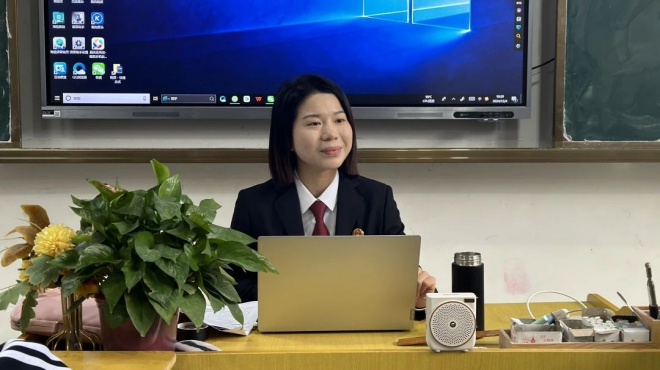 九江市轻化工业技工学校开展“加强宪法教育 提高法治意识”为主题的宪法宣传教育活动