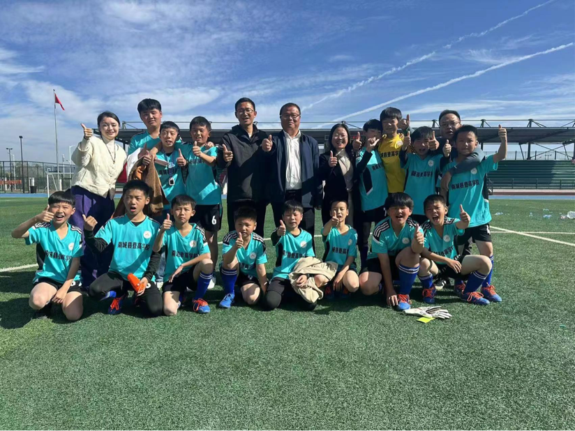 喜报！喜报！喜报！热烈祝贺登高学校足球队在南城县第五届中小学校园足球比赛中荣获小学组冠军