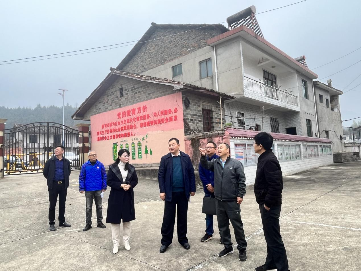 南城县委常委、县委宣传部部长徐建平深入浔溪乡初级中学调研优化教育资源配置工作