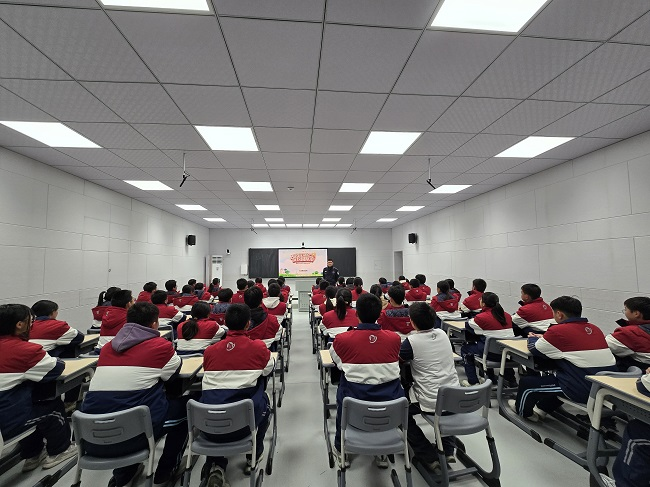 美好校园 不“欺”而遇——九江三中举办“防欺凌”讲座