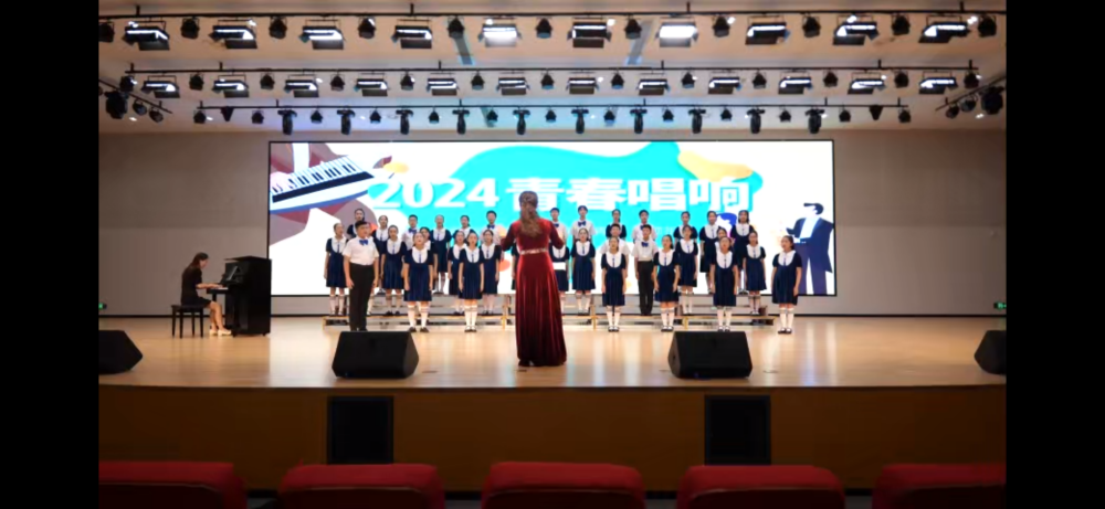 九江外国语学校在九江市“青春唱响”第八届中小学合唱展示活动中荣获一等奖