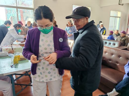 爱心义诊走进敬老院——上高县中医院行政第二党支部开展主题党日活动