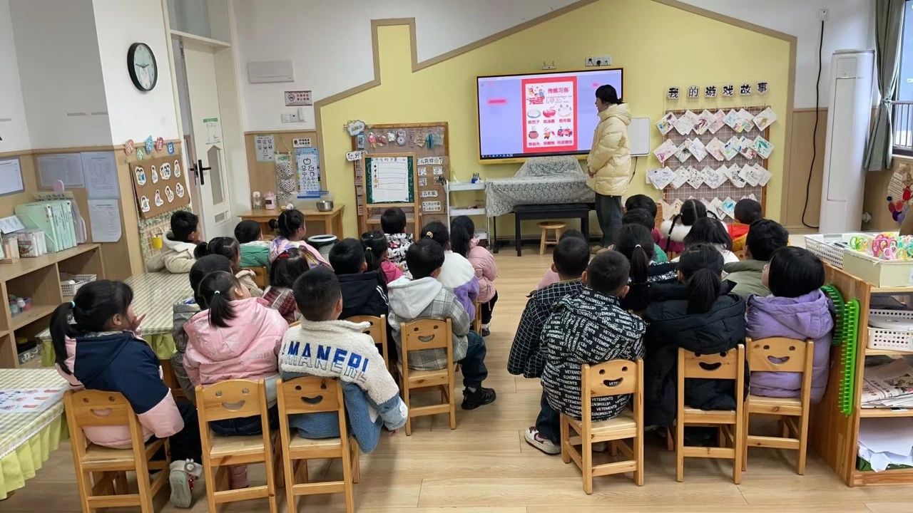 【灵蛇瑞气扬民俗，非遗文化润童心】——崇仁县第六幼儿园庆元旦系列活动