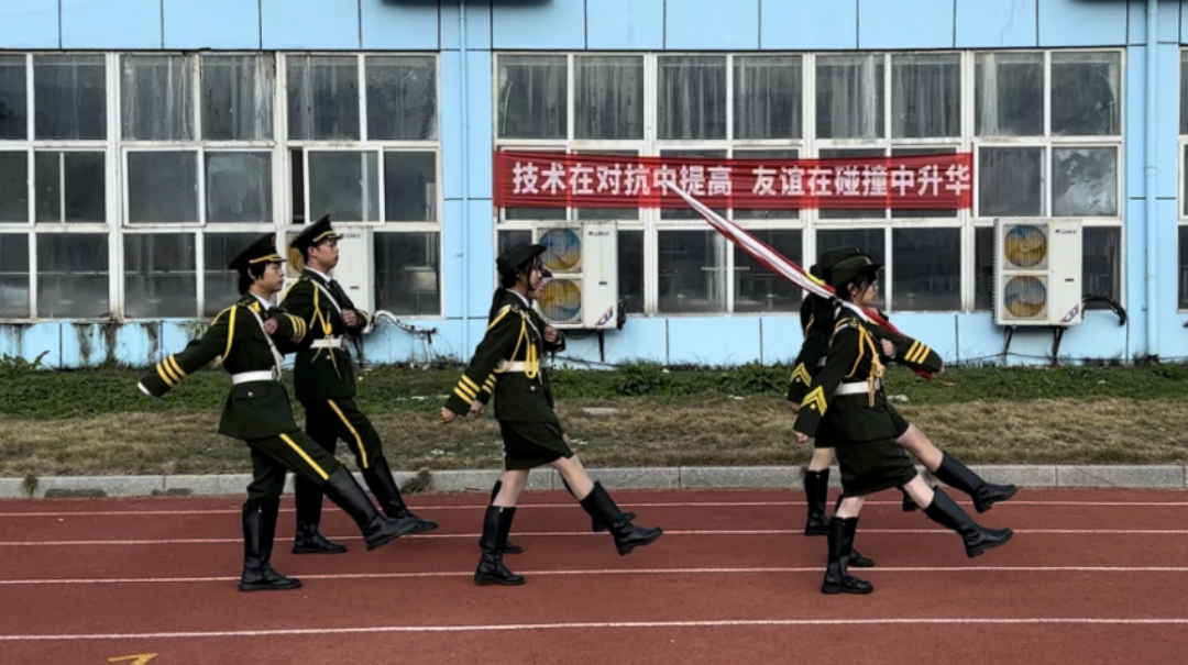 九江市轻化工业技工学校开展“交通安全 守护生命的曙光”为主题的国旗下讲话