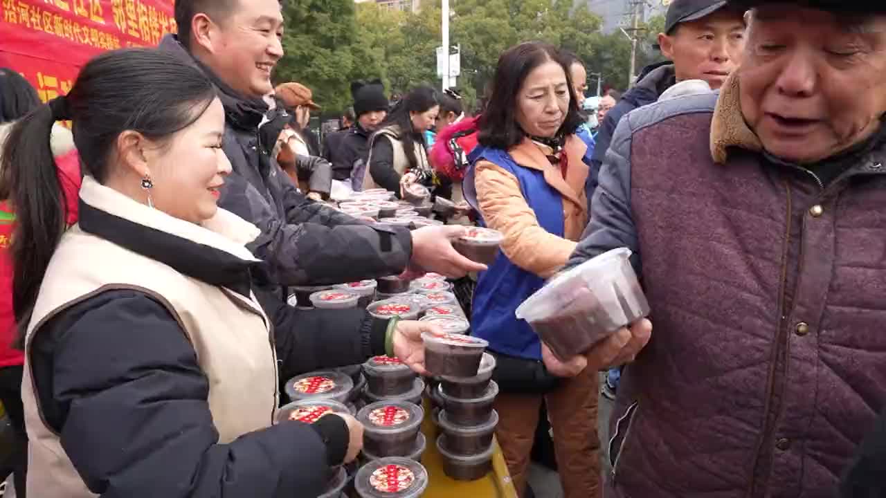 江西乐平：浓情腊八 温暖“粥”到