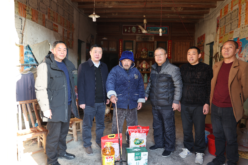 乐安县湖溪乡甘泉村党支部：走访慰问脱贫户 寒冬温暖谢党恩