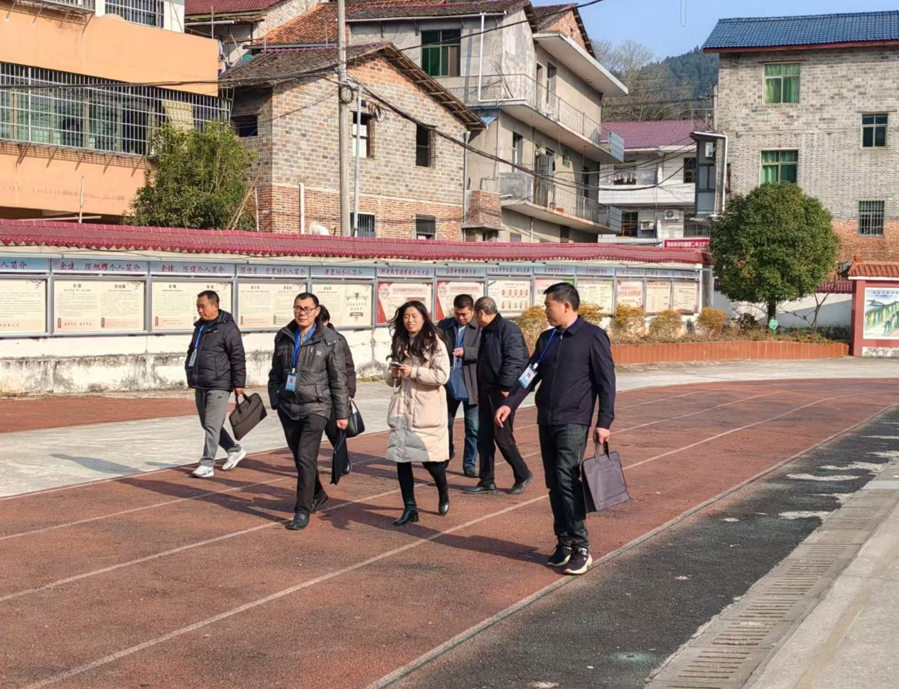 乐安县教体局督导组莅临谷岗中学开展督查工作
