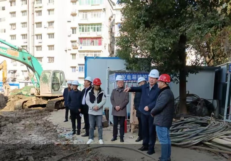 九江市教育局党委书记、局长何明调研九江外国语学校庾亮校区改扩建项目