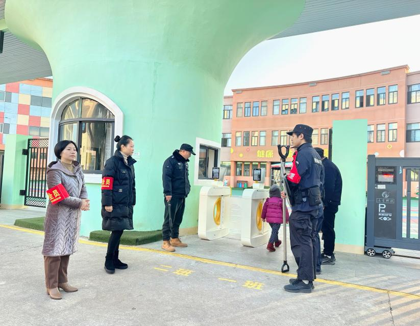 宜黄县水北新区幼儿园：党员护学岗 守护伴成长