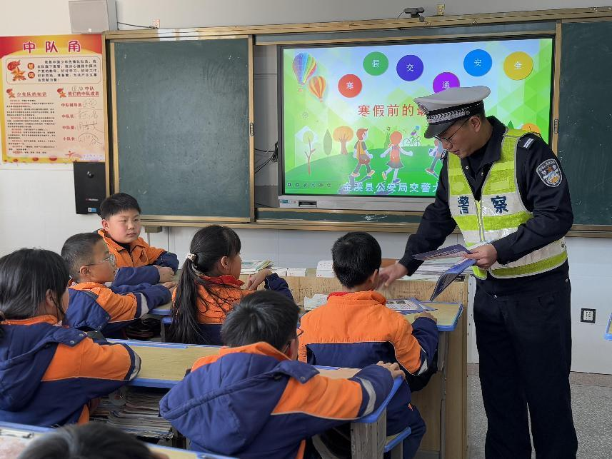 金溪县锦绣小学开展交通安全教育宣传活动