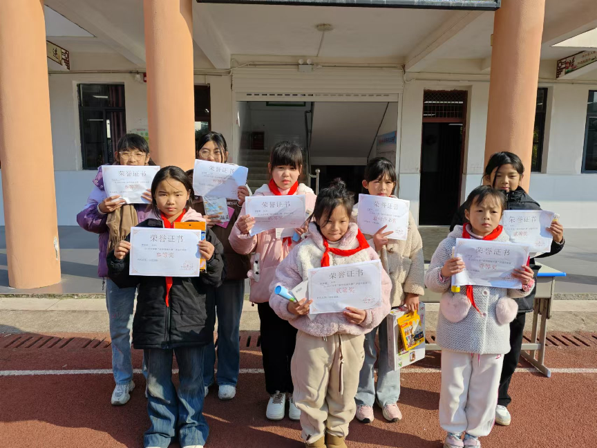 笔绘灵蛇之美，共迎祥蛇新岁——蛇年绘画比赛登场