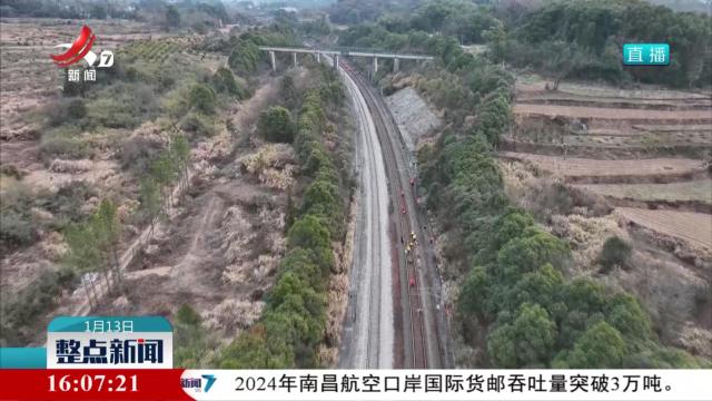 南铁九江桥工段：为铁路“换骨” 护航春运