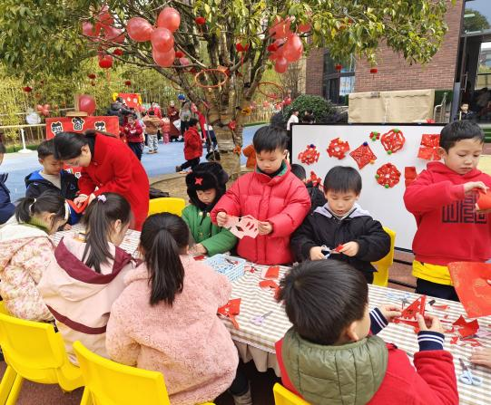 金蛇纳福 童趣迎新——东乡区第六幼儿园元旦迎新年活动