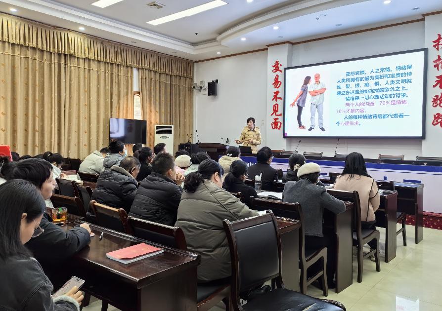 万载县行政审批局：多彩周五学习日 打造高效服务窗口