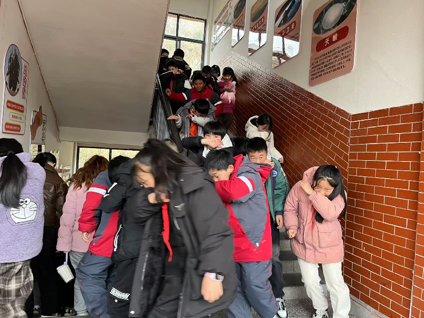 资溪县第二小学开展消防逃生应急演练