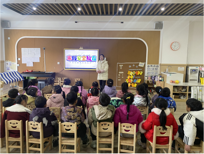 紧绷安全弦 平安迎新年——崇仁县第五幼儿园寒假前安全隐患排查