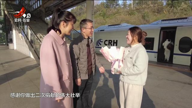 萍乡：“爱心妈妈”再出发 为白血病患儿送去“新年礼物”