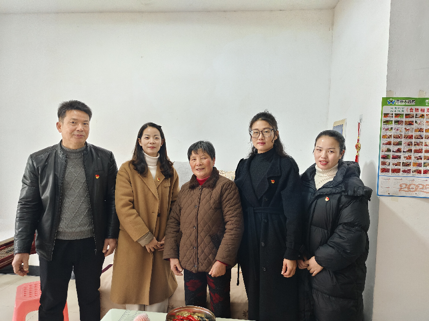 情暖冬日 致敬芳华——南丰县琴城小学走访慰问退休党员教师
