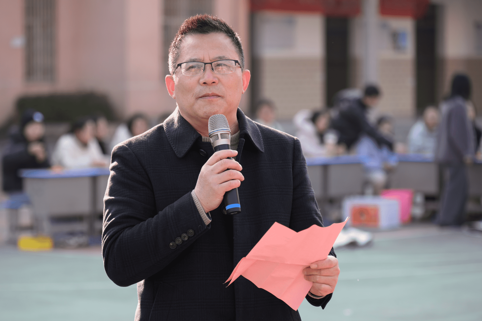 欢聚迎新年，携手创未来——宜黄县凤冈一小举行2025年元旦教职工趣味活动