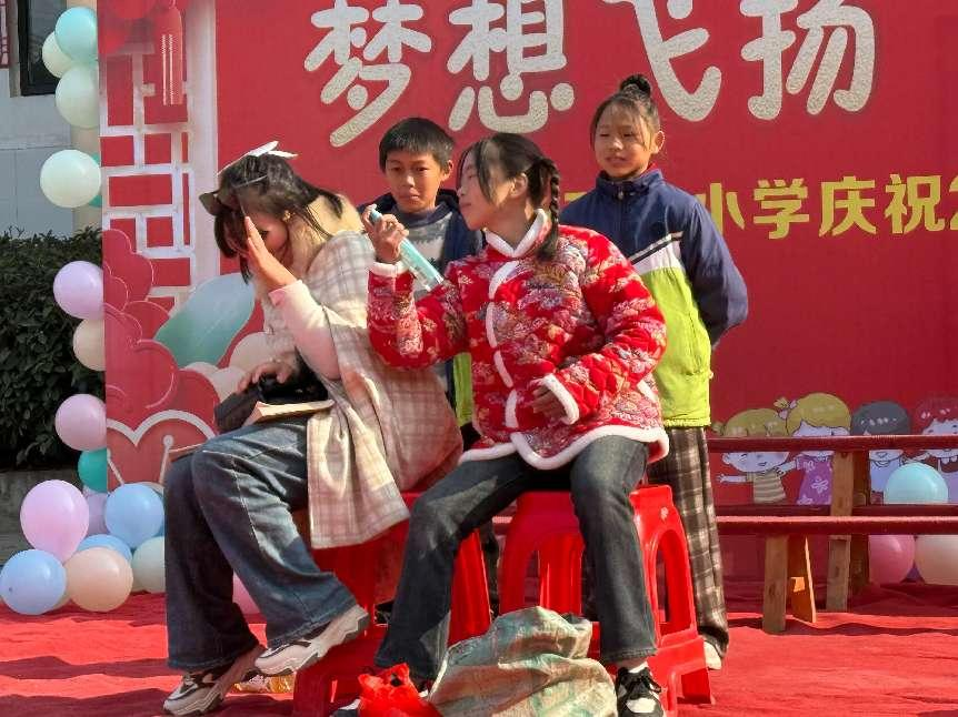 南丰县傅坊乡石咀小学举行庆元旦文艺汇演