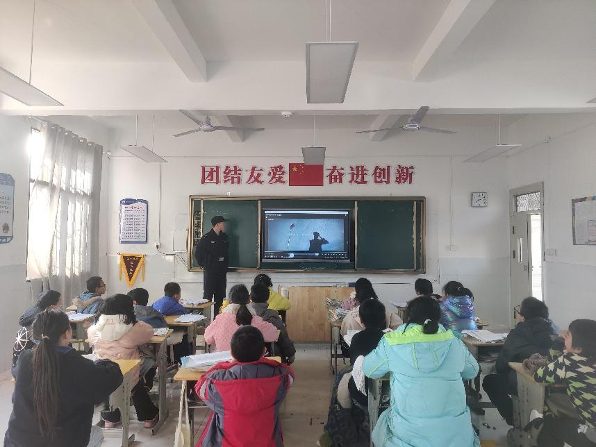 110警察节——资溪县公安局乌石派出所到乌石小学开展110警察节主题宣传活动