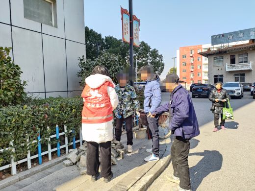 丰城市剑光街道：砖头丢失“闹误会” 社区调解息纷争