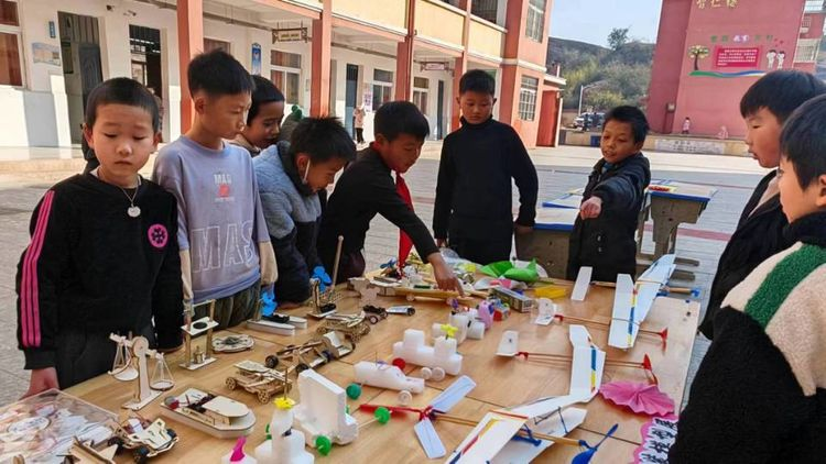 南城县上唐镇中心小学“活水文化”展：探索科学与艺术的交融之旅