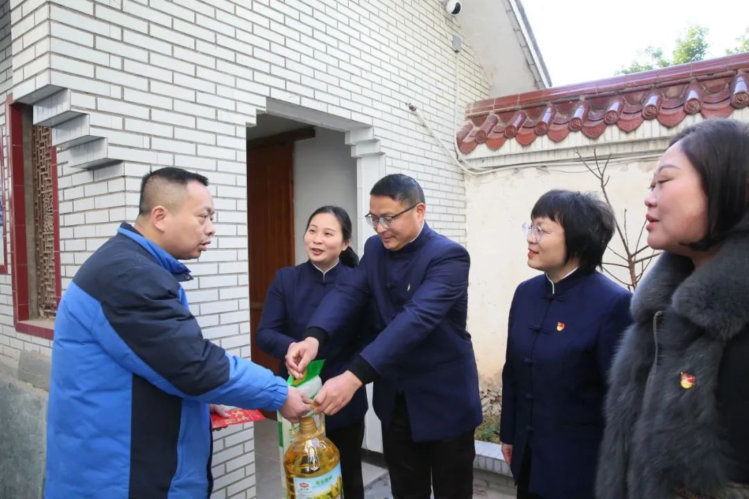 古窑景区携手森林社区开展新春走访慰问活动