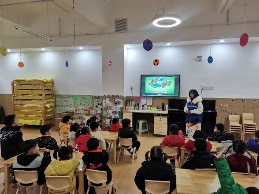 宜春市袁州区凤凰街道走进幼儿园开展垃圾分类宣传活动