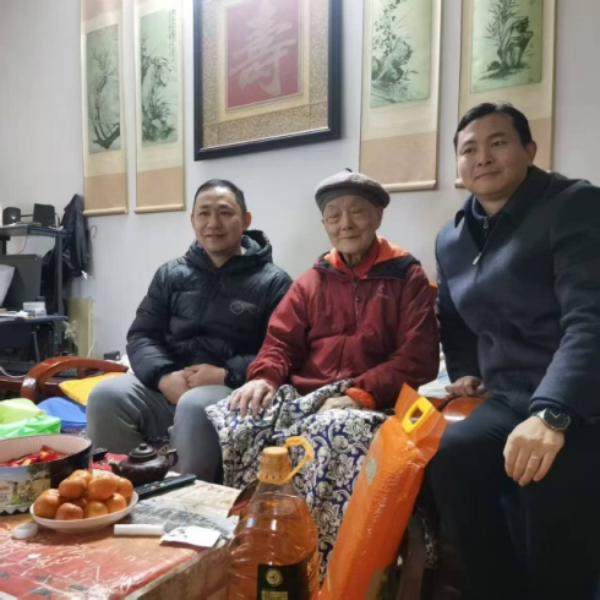 九江三中开展退休教师慰问活动