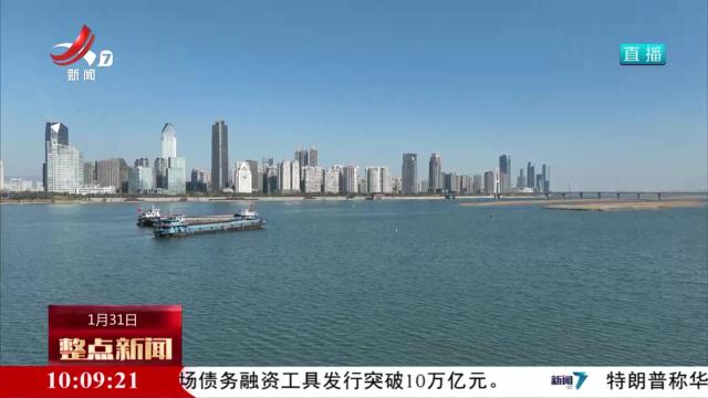 【新春走基层】烟花下的守护