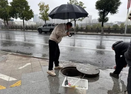  上饶市广信区生态环境局：推进碧水相邻小区雨污分流改造