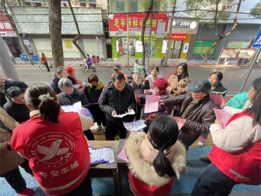 丰城市剑光街道：征兵宣传进社区 点燃青年报国梦