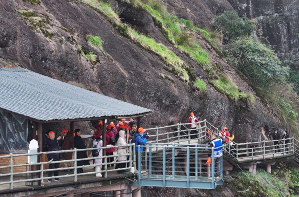 云南省楚雄首发旅行团抵达龙虎山景区 开启“雄·鹰”双城精彩之旅