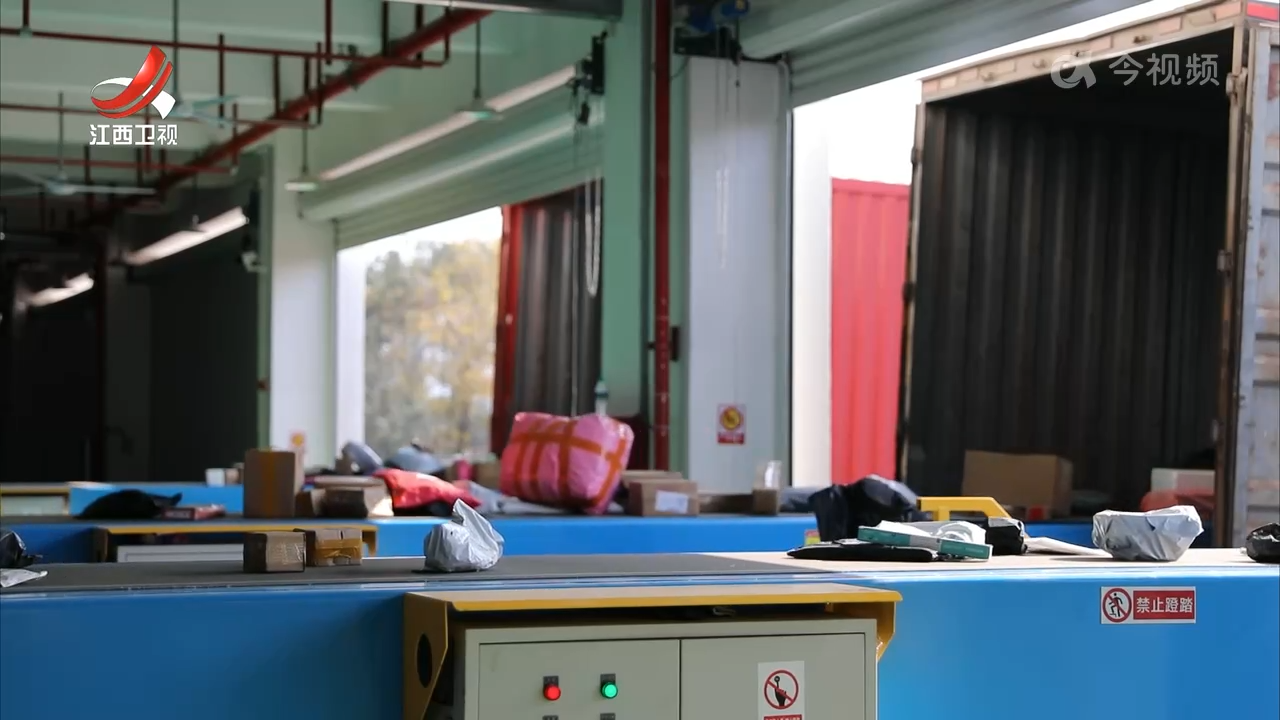 快递进村 打通物流“最后一公里”