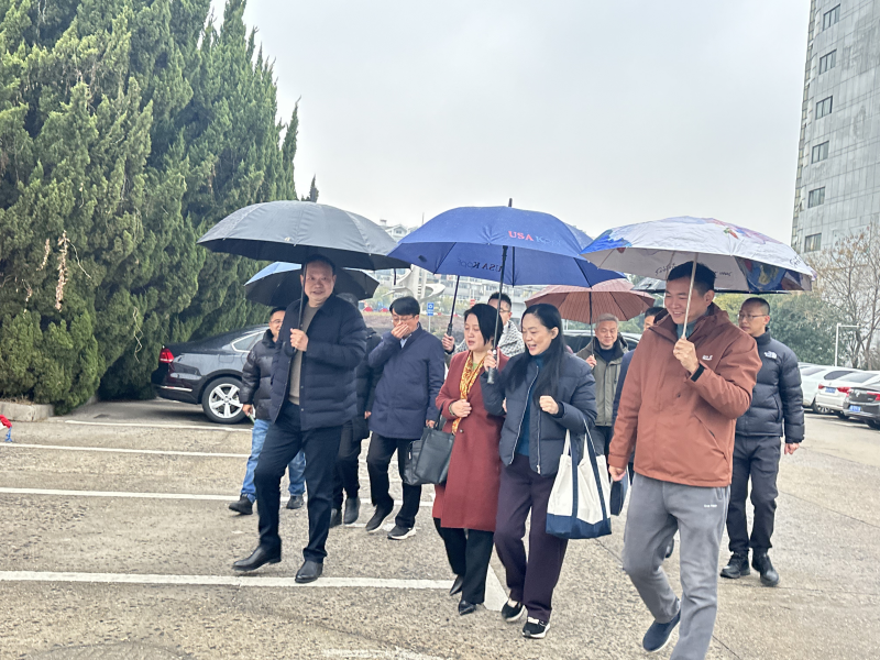春风化雨润桃李 鹤问湖畔启新程——九江市教育局领导调研九江三中鹤问湖校区开学工作