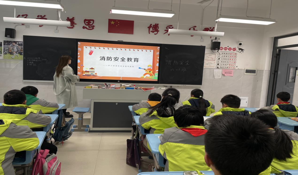 “消防演练鸣警钟，防范未“燃”筑安全”——高新二小消防应急疏散演练