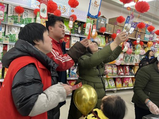 丰城市剑光街道坪家湖社区：猜灯谜 做汤圆 闹元宵