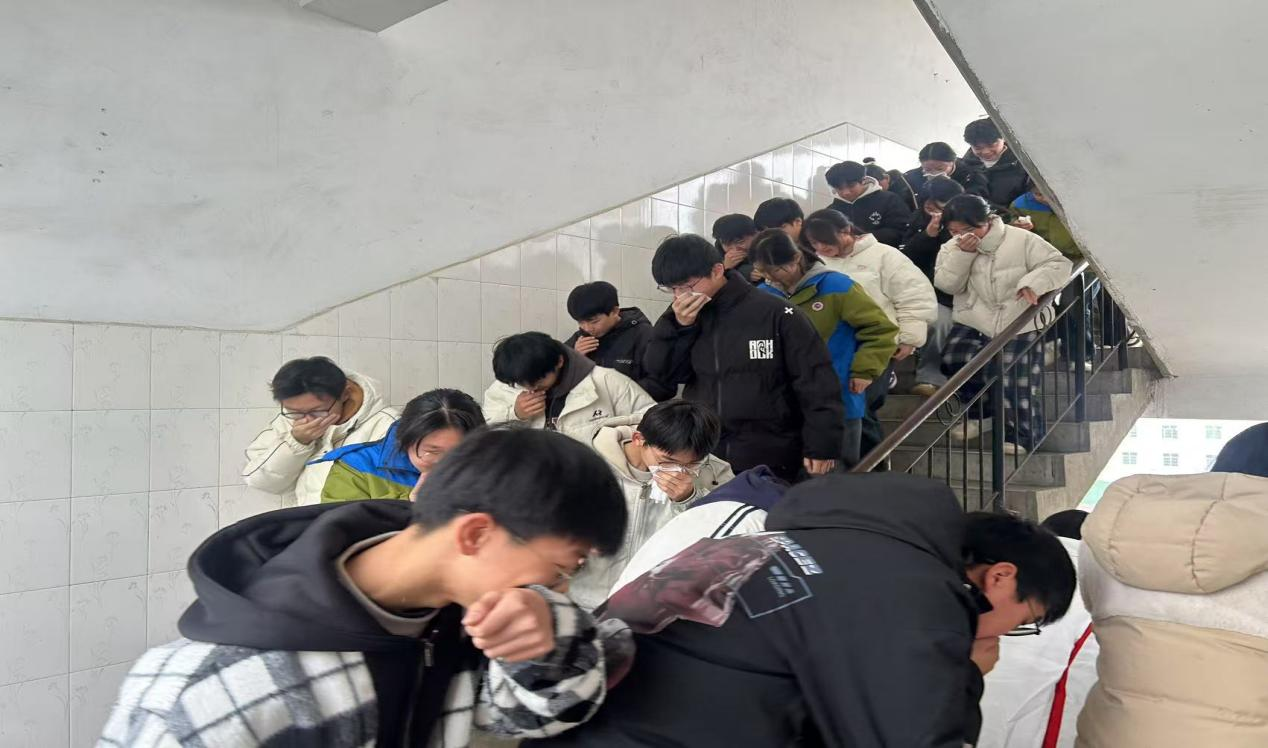 崇仁县道南学校成功开展2025年春季消防应急疏散演练