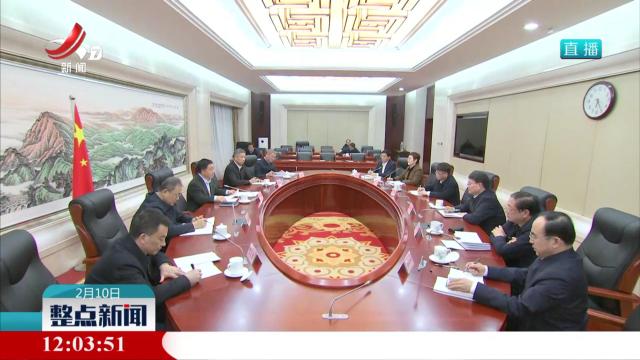 叶建春主持省政府党组理论学习中心组集体学习 暨民主生活会学习研讨