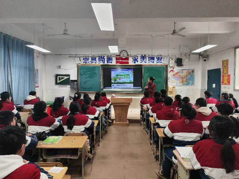开学第一课 安全“每一刻”——九江三中初二年级部开学安全教育