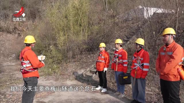 社会传真20250205 春运里的“飞天卫士”
