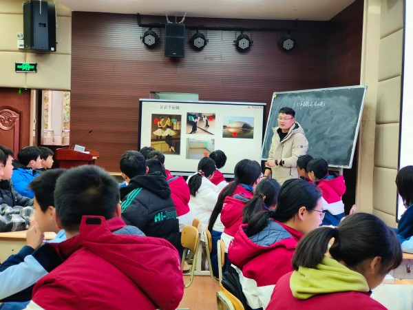 青年教师展风采 汇报课堂绽芳华——九江外国语学校举办2025年青年教师汇报课活动